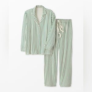 Hanna Andersson Green and White Holiday Long Sleeve Pajama Set in HannaSoft